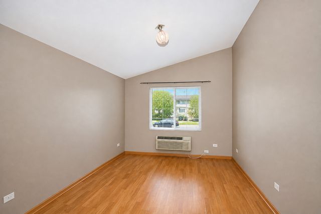 1623 Silverstone Drive 1623, Carpentersville, IL 60110