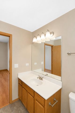 1623 Silverstone Drive 1623, Carpentersville, IL 60110