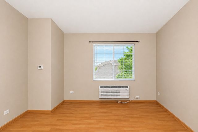1623 Silverstone Drive 1623, Carpentersville, IL 60110