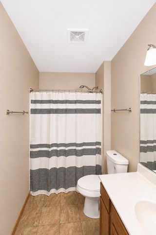 1623 Silverstone Drive 1623, Carpentersville, IL 60110