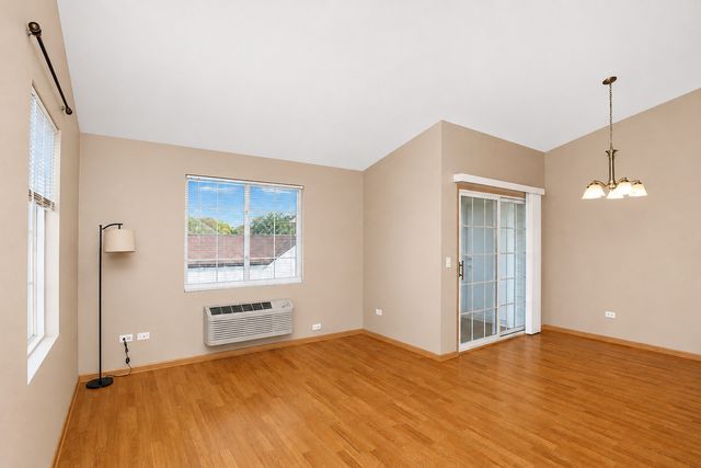 1623 Silverstone Drive 1623, Carpentersville, IL 60110