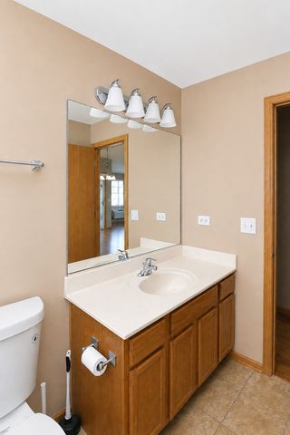 1623 Silverstone Drive 1623, Carpentersville, IL 60110