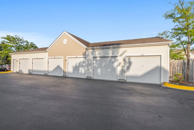 1623 Silverstone Drive 1623, Carpentersville, IL 60110