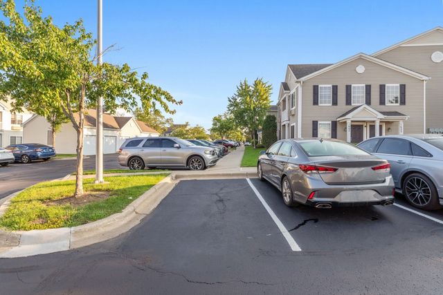 1623 Silverstone Drive 1623, Carpentersville, IL 60110