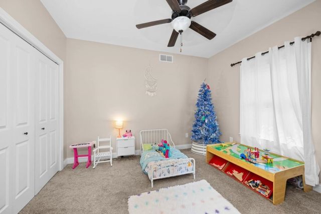 67 Cobblestone Lane, Le Claire, IA 52753