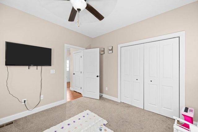 67 Cobblestone Lane, Le Claire, IA 52753