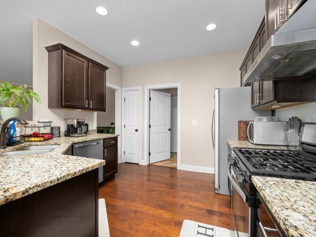 67 Cobblestone Lane, Le Claire, IA 52753