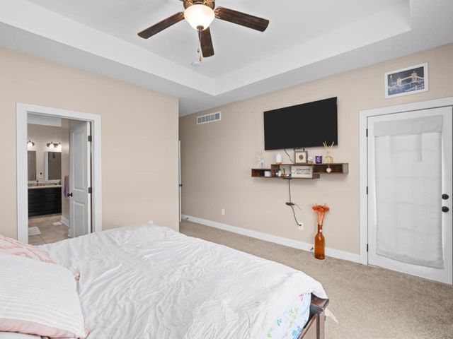 67 Cobblestone Lane, Le Claire, IA 52753