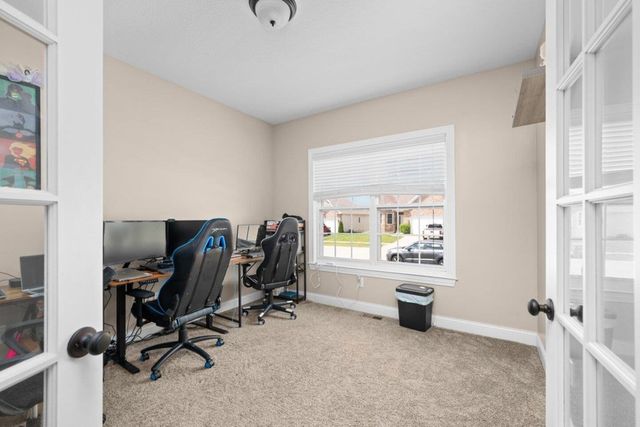 67 Cobblestone Lane, Le Claire, IA 52753