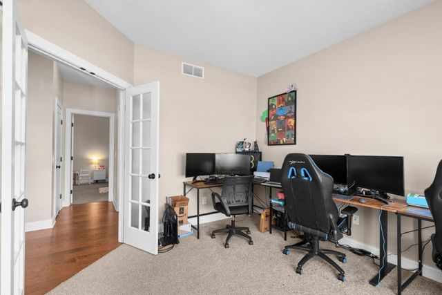 67 Cobblestone Lane, Le Claire, IA 52753