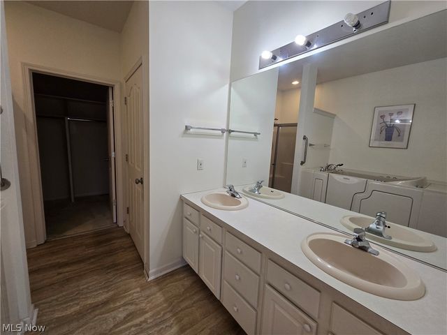 9910 Country Club Circle, Twinsburg, OH 44087