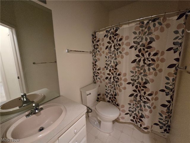 9910 Country Club Circle, Twinsburg, OH 44087