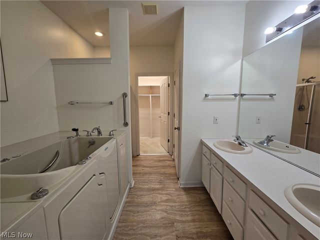 9910 Country Club Circle, Twinsburg, OH 44087