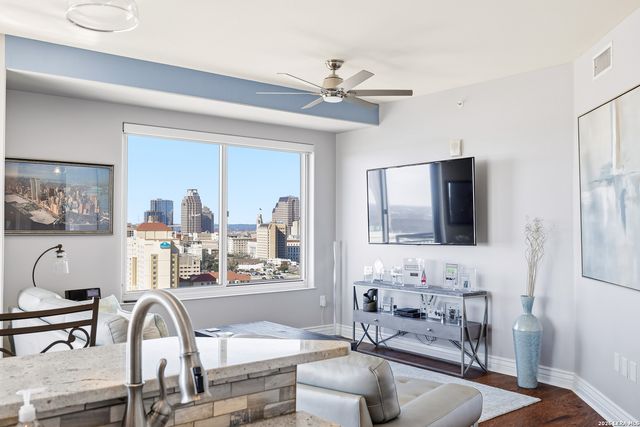 215 Center St Apt 1507, San Antonio, TX 78202
