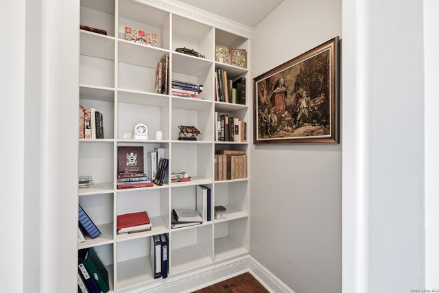 215 Center St Apt 1507, San Antonio, TX 78202