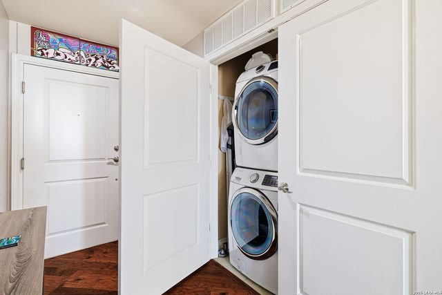 215 Center St Apt 1507, San Antonio, TX 78202