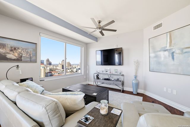 215 Center St Apt 1507, San Antonio, TX 78202