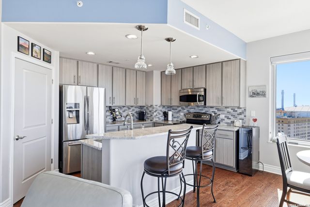 215 Center St Apt 1507, San Antonio, TX 78202