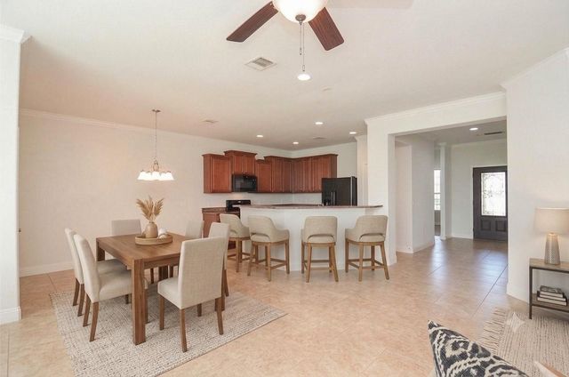 527 Monterry Oaks Drive, Richmond, TX 77469
