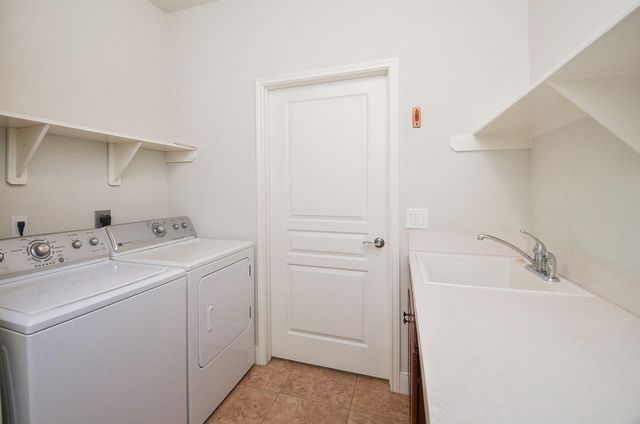 527 Monterry Oaks Drive, Richmond, TX 77469
