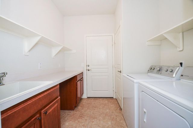 527 Monterry Oaks Drive, Richmond, TX 77469