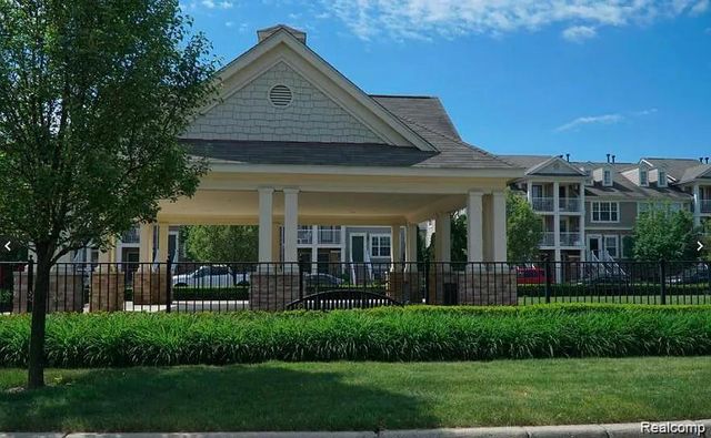 1091 Beaver Run Run, Troy, MI 48083