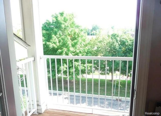1091 Beaver Run Run, Troy, MI 48083
