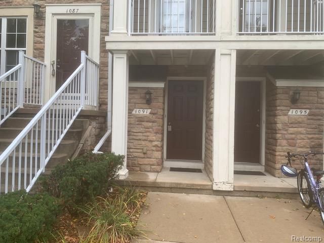 1091 Beaver Run Run, Troy, MI 48083