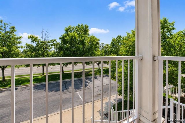 1091 Beaver Run Run, Troy, MI 48083