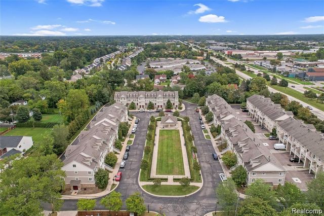 1091 Beaver Run Run, Troy, MI 48083