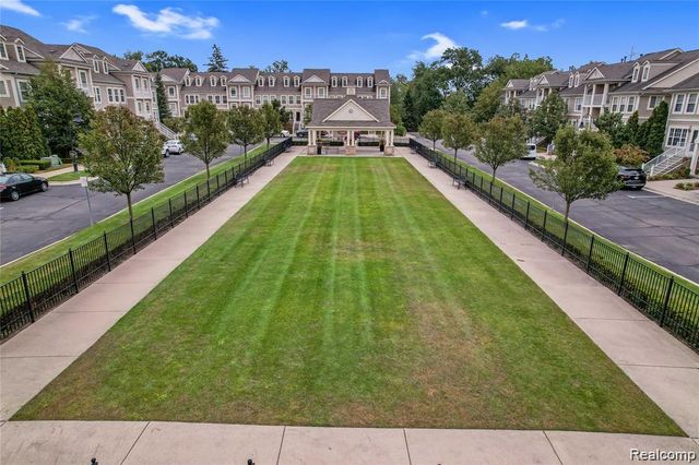 1091 Beaver Run Run, Troy, MI 48083