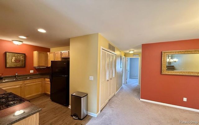 1091 Beaver Run Run, Troy, MI 48083