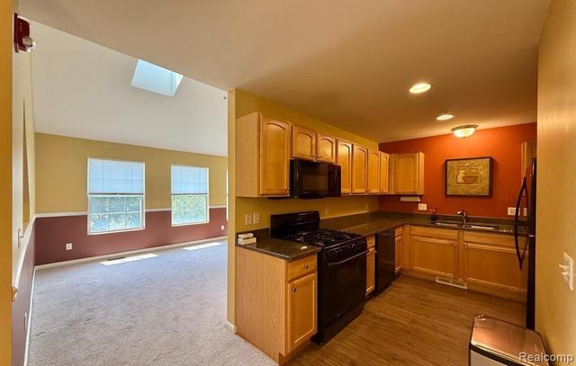 1091 Beaver Run Run, Troy, MI 48083
