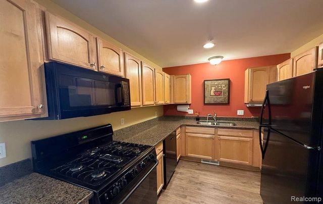 1091 Beaver Run Run, Troy, MI 48083