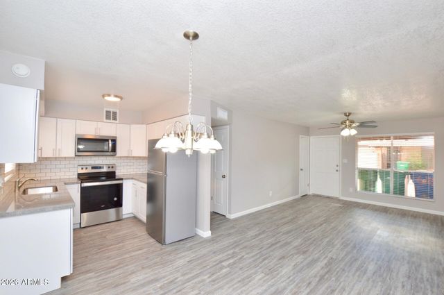 645 N ARROWHEAD Drive 4, Chandler, AZ 85224