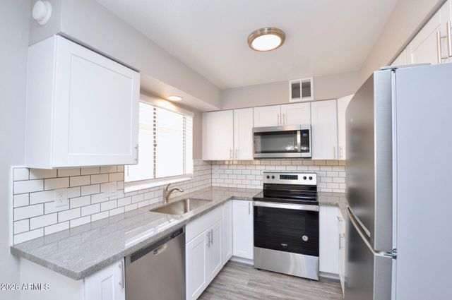 645 N ARROWHEAD Drive 4, Chandler, AZ 85224