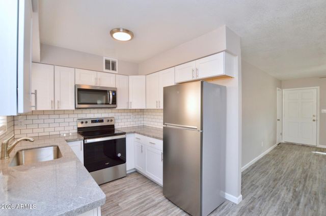 645 N ARROWHEAD Drive 4, Chandler, AZ 85224