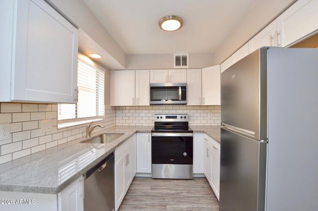 645 N ARROWHEAD Drive 4, Chandler, AZ 85224