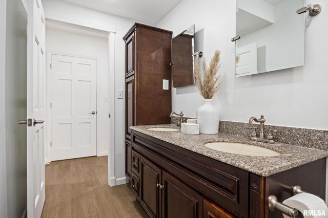 401 N HIGHLAND Avenue, Creve Coeur, IL 61610