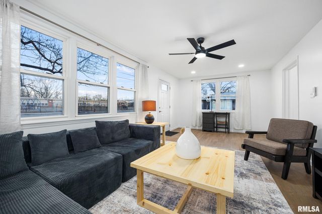 401 N HIGHLAND Avenue, Creve Coeur, IL 61610