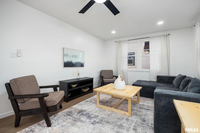 401 N HIGHLAND Avenue, Creve Coeur, IL 61610