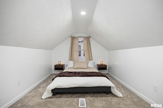 401 N HIGHLAND Avenue, Creve Coeur, IL 61610