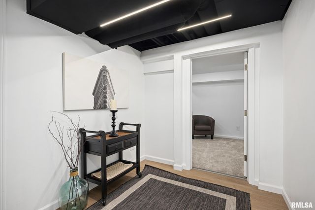 401 N HIGHLAND Avenue, Creve Coeur, IL 61610