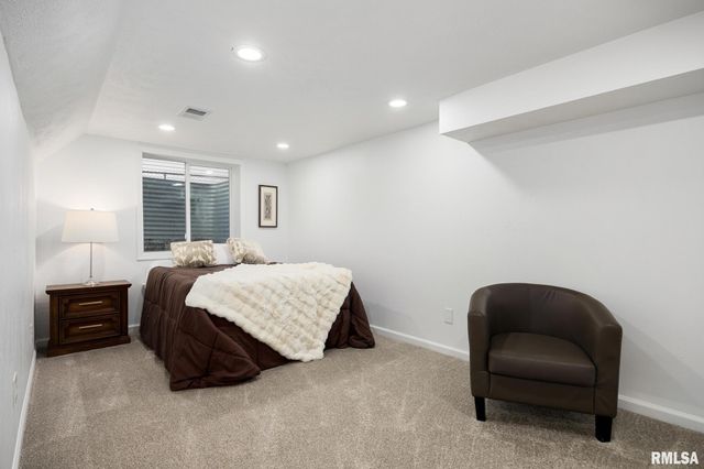 401 N HIGHLAND Avenue, Creve Coeur, IL 61610