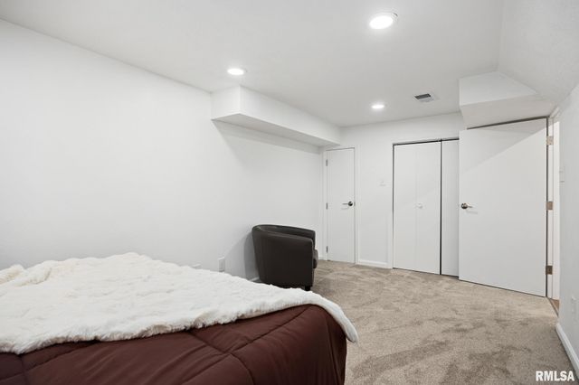 401 N HIGHLAND Avenue, Creve Coeur, IL 61610