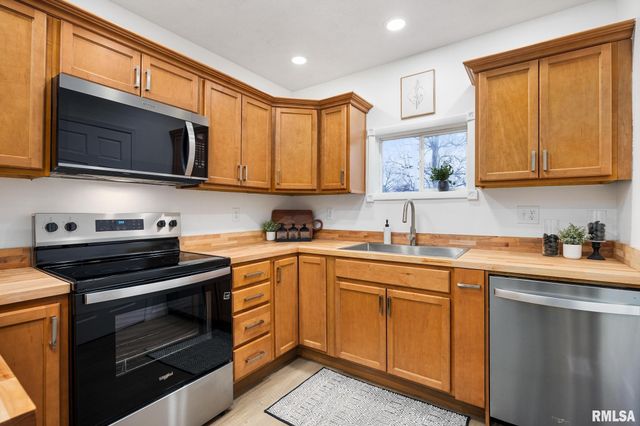 401 N HIGHLAND Avenue, Creve Coeur, IL 61610