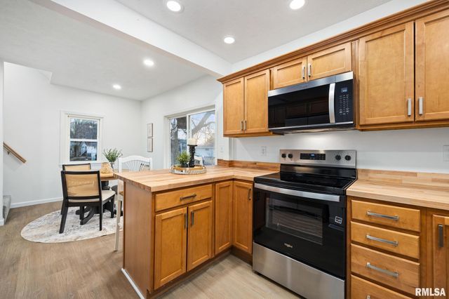 401 N HIGHLAND Avenue, Creve Coeur, IL 61610