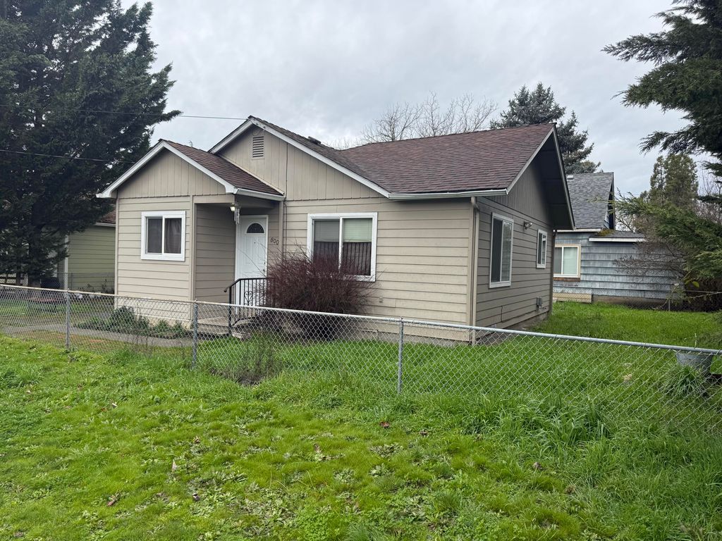 800 SE 12th Street, Grants Pass, OR 97526