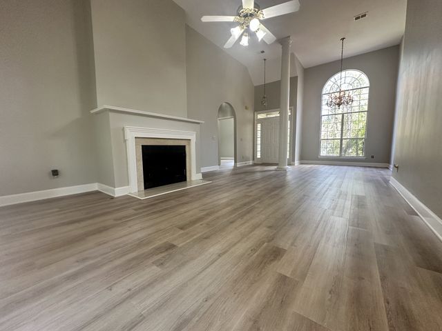 2547 Edinburgh St, Old Hickory, TN 37138