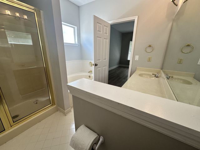 2547 Edinburgh St, Old Hickory, TN 37138